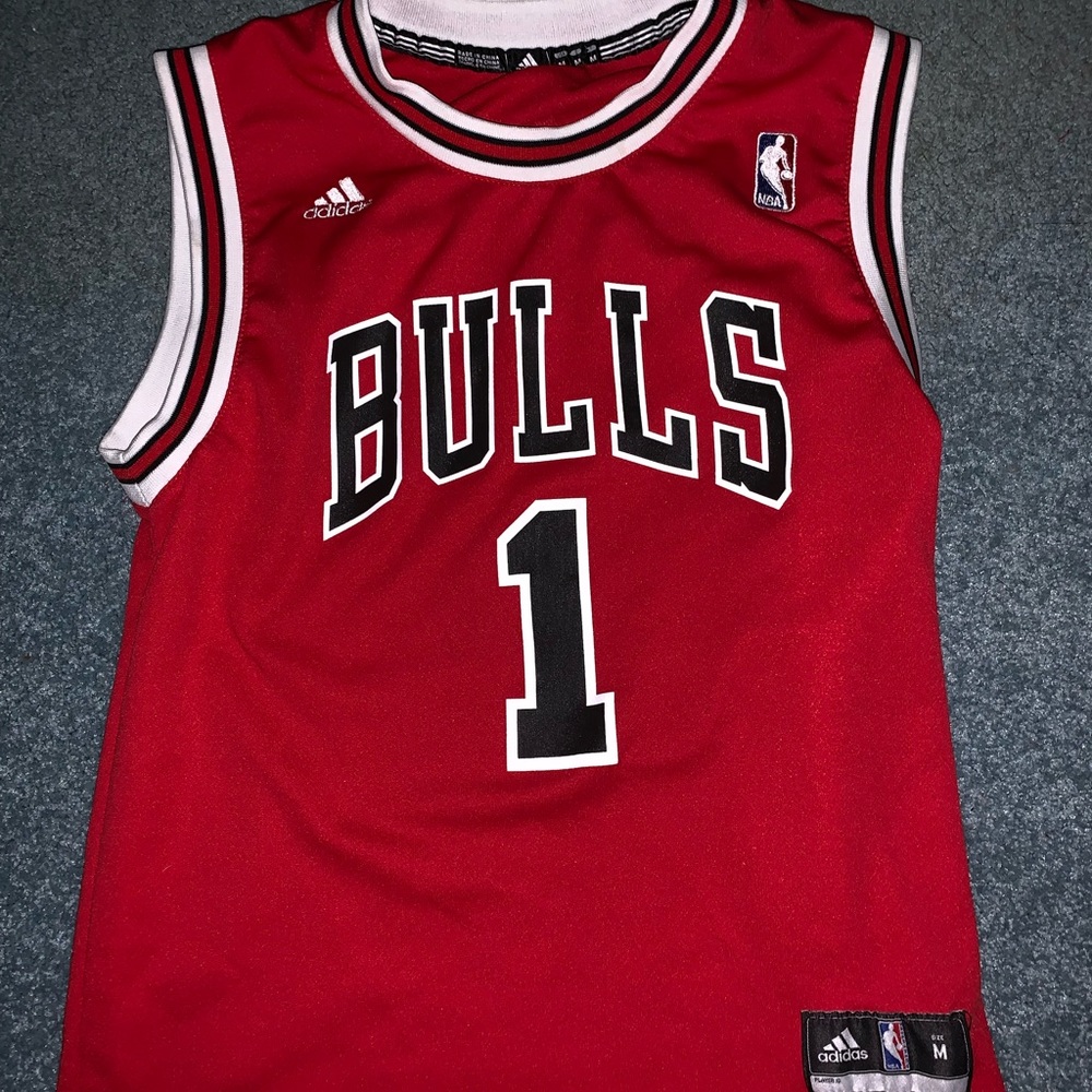 Boys adidas Derrick rose jersey EUC size medium